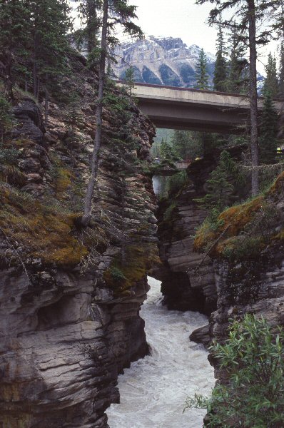 Achter de waterval