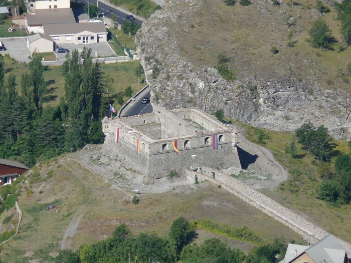 Het fort van Colmars, gezien vanuit de bergen.