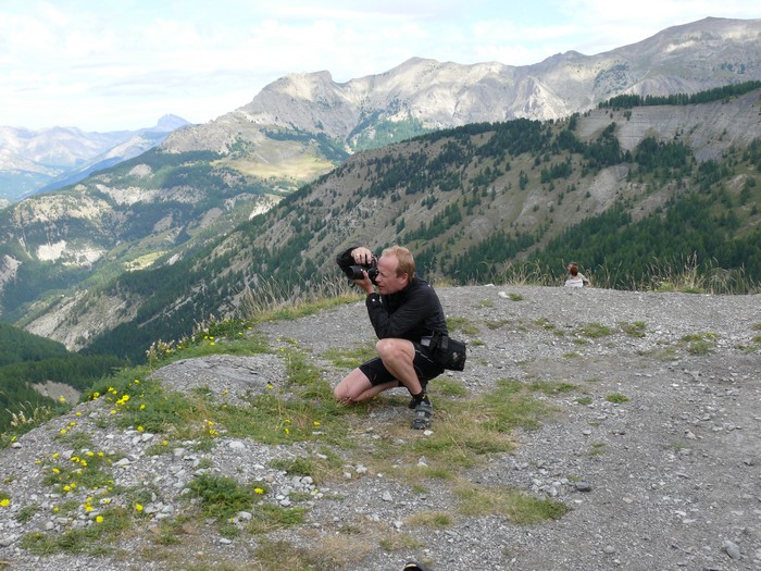 Frank fotografeert het panorama op Col des Champs.