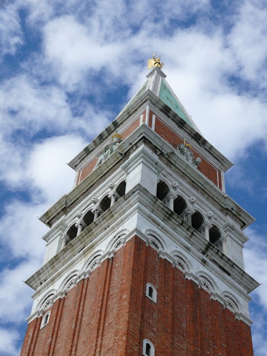 De campanile op Piazza San Marco.
