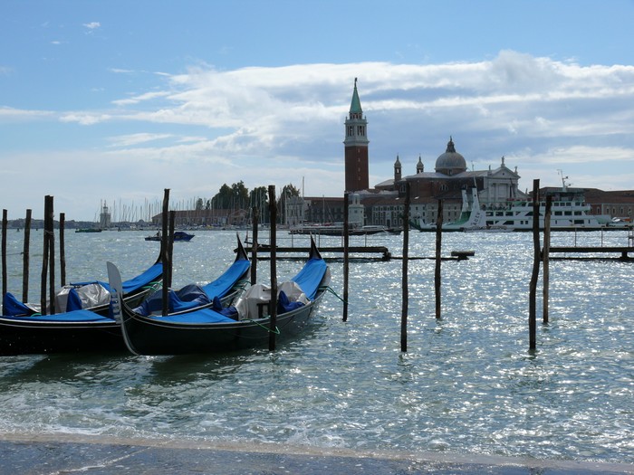 Gondolas voor Isola di San Giorgio Maggiore.