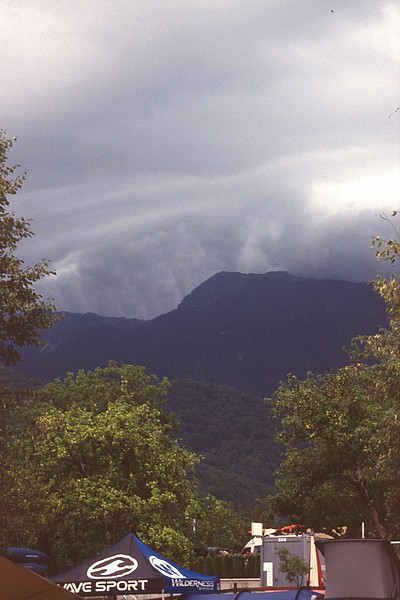 Dreigend weer op de camping.